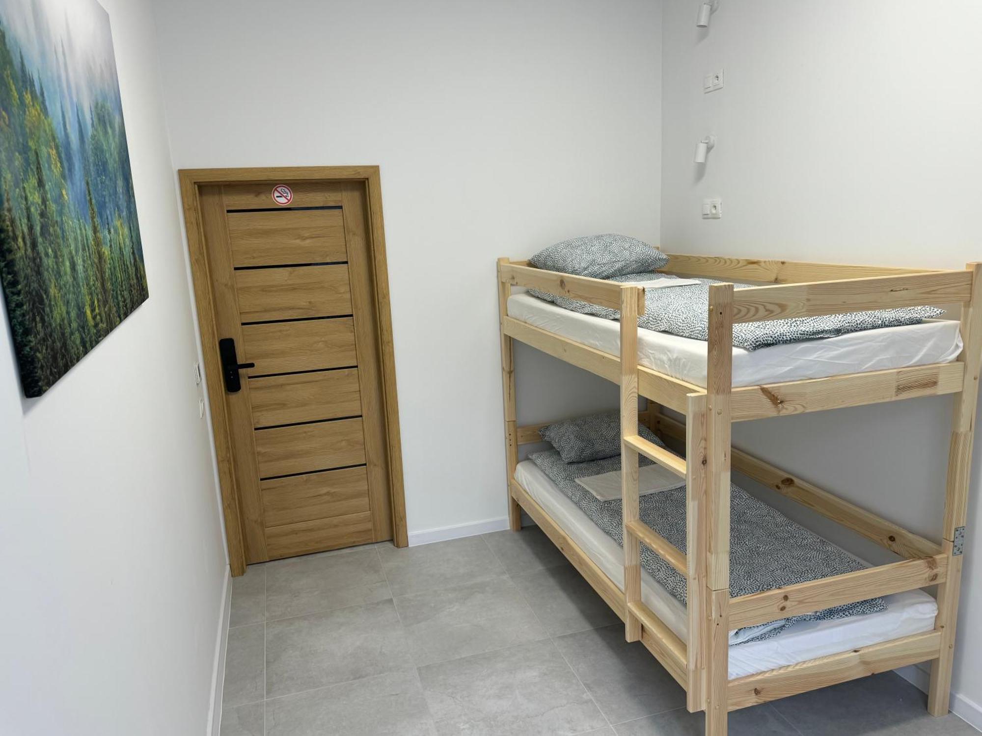 Green Hostel Katowice - 24H Parking エクステリア 写真
